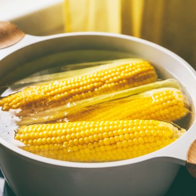 corn-on-the-cob-boiling-in-a-pot-2021-10-20-00-58-54-utc (1)